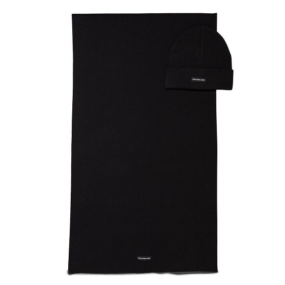 Calvin Klein Jeans Confezione regalo Set regalo cappello e sciarpa 2 pezzi. Calvin Klein Jeans Confezione regalo Set regalo cappello e sciarpa 2 pezzi.