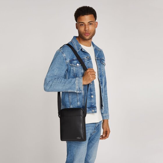 Calvin Klein Jeans Mono Logo Borsa a tracolla 23 cm Calvin Klein Jeans Mono Logo Borsa a tracolla 23 cm