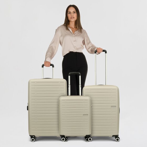American Tourister Aerojoy 4 ruote Set di valigie 3 pezzi con piega di espansione American Tourister Aerojoy 4 ruote Set di valigie 3 pezzi con piega di espansione